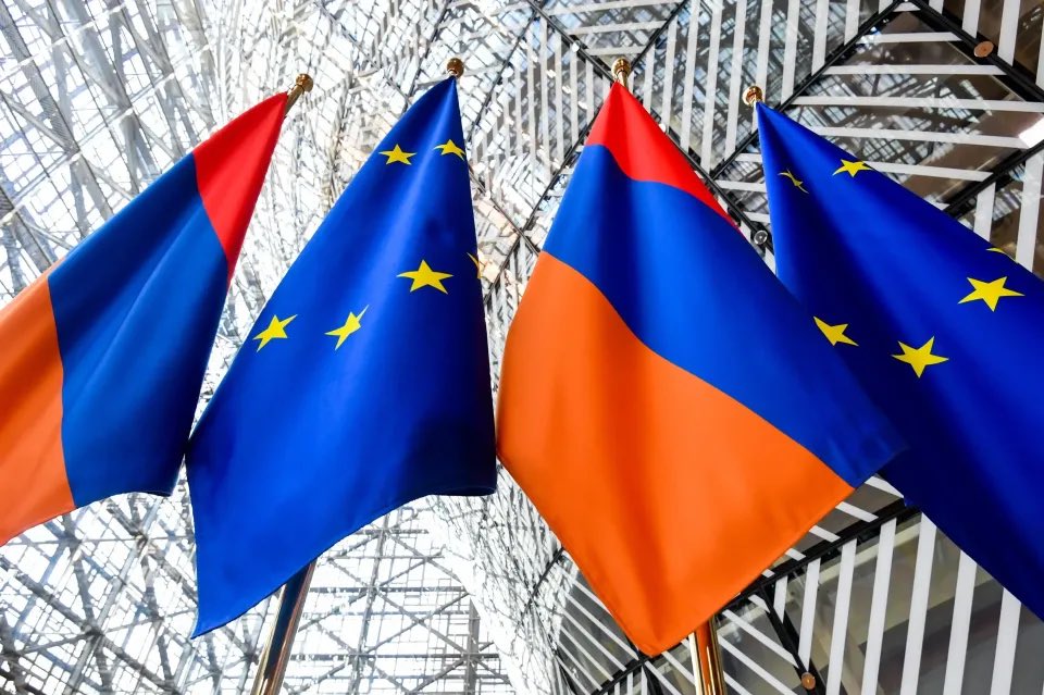 Inaugural 🇦🇲#Armenia-🇪🇺#EU Summit in Yerevan set to boost ties

armenpress.am/en/article/124…