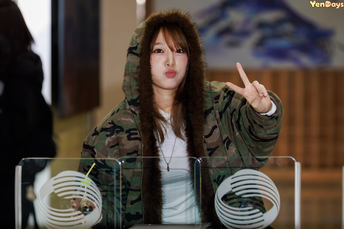 26.03.24 #최예나 #예나 #YENA #イェナ 
예나의 키스 더 라디...가 아니라
한해의 키스 더 라디오
