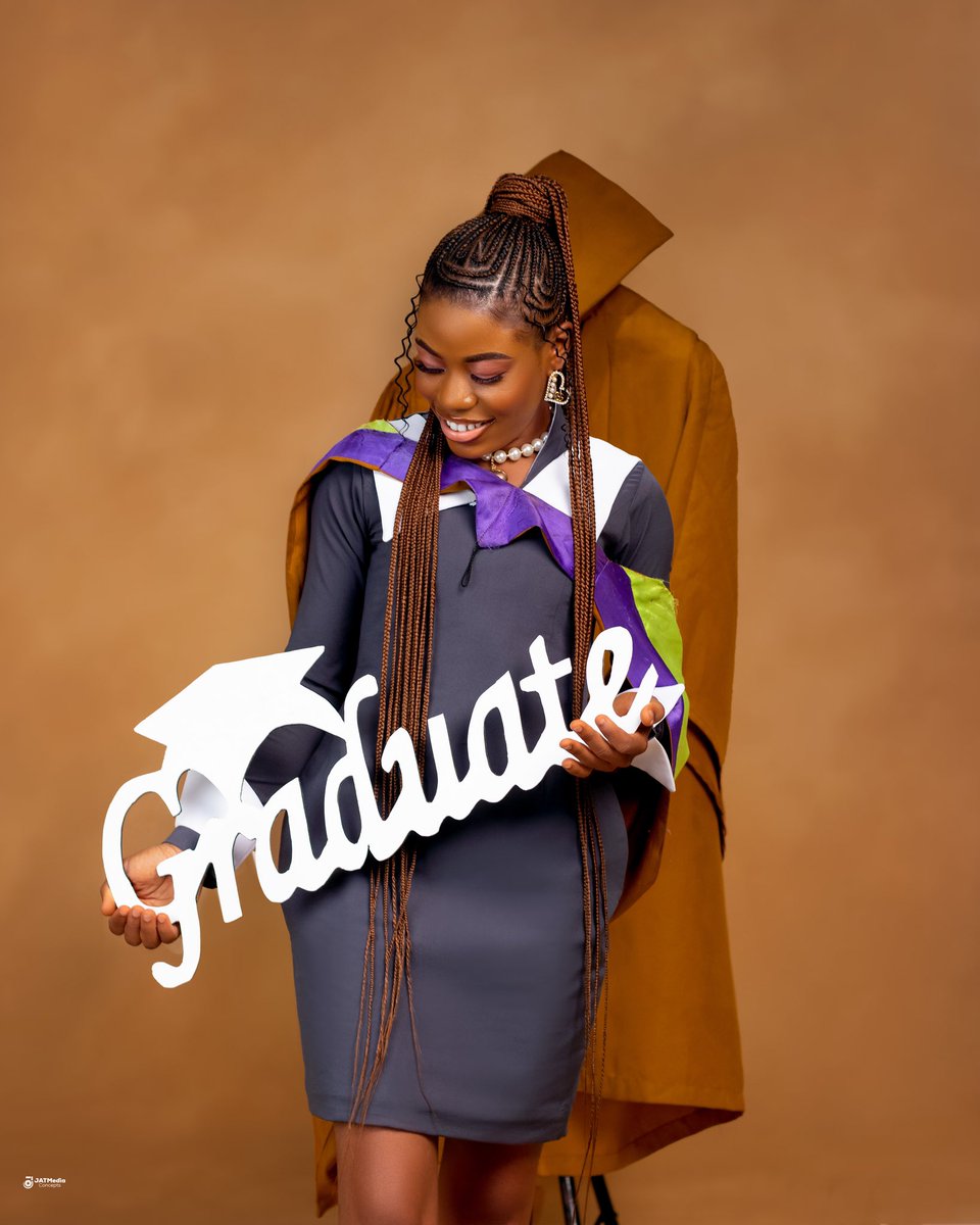 Ayonitioluwa's tweet photo. Lautech graduating Students🎓🤍

We are open for bookings for this year convocation shoot✨

FOR BOOKINGS 
📞 08106862495
Or send a DM 📥
#lautech #lautechconvocation #Graduation https://t.co/R7rz1E1Q4N