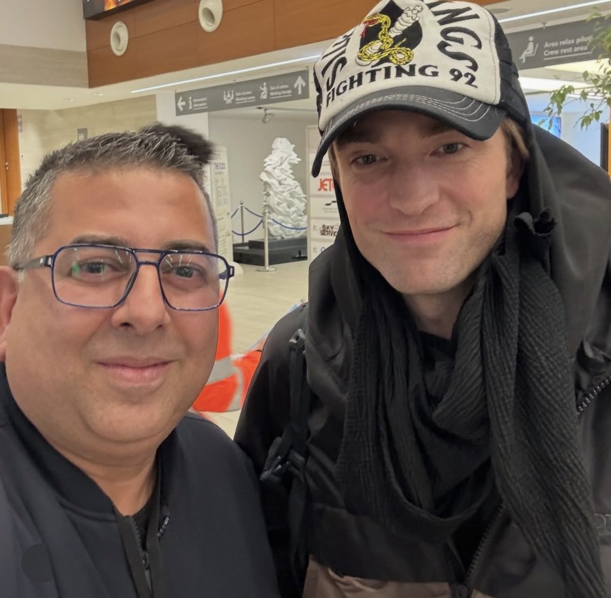 📸 New fan pic of Rob in Rome

“I was very fortunate to meet one of the most iconic actors in the world”

ausiliario_del_traffico