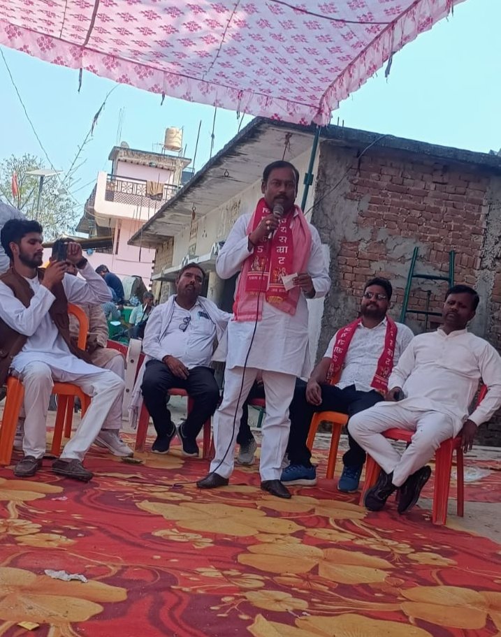 PahlwanKumar's tweet photo. गोरखपुर बांसगांव विधानसभा क्षेत्र के ग्राम सभा महोपार कौड़ीराम में चक्रवर्ती सम्राट अशोक मौर्य महान जी के 2330 वां जन्मोत्सव कार्यक्रम को संबोधित करते वा श्रद्धांजलि अर्पित करते कार्यक्रम के आयोजन माहोपार के समस्त मौर्य समाज वह स्थानी नागरिक  लोग उपस्थित थे। https://t.co/dunN4GEoSy