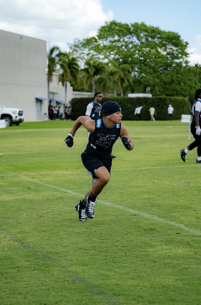 Dylan_dadon's tweet photo. had a great time this weekend at @Sandlot7v7 sharpening my skills and competing with a lot of good competition .
Grinding and ready to start spring football with @BookerFB941 @CoachWoodsC 💪🔥 https://t.co/eMF4Zl8Dsd