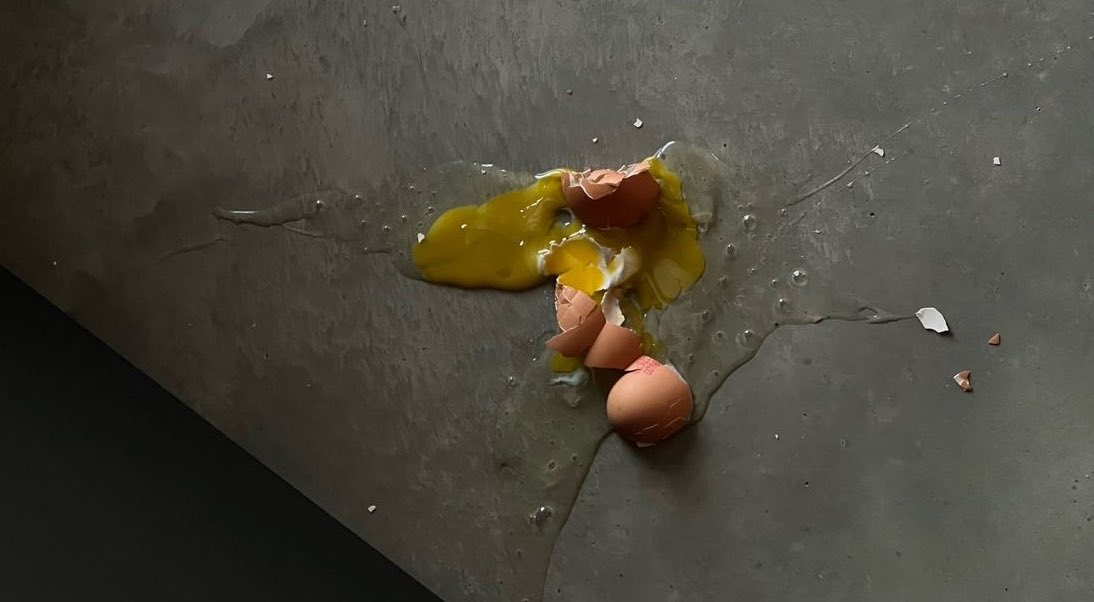 Se me acaban de caer los huevos al suelo