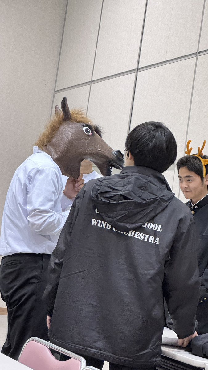 ota_high_wind's tweet photo. いよいよ明日は「3月不定期演奏会」

2月とはがらりと内容を変え、3部構成でお送りします！

3部は恒例、太高名物 音楽コントです。こんな感じでちょっと凝った照明演出も。

ご来場お待ちしております！ https://t.co/FhhKd4pYhA