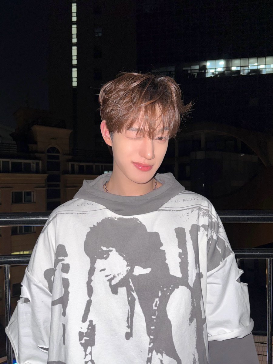 thewind_twt's tweet photo. [#타나톤] 위즈가 좋아🤍🥺 https://t.co/Dxxw02LZ6Q