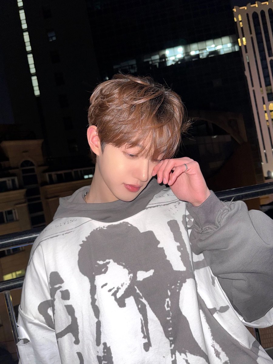 thewind_twt's tweet photo. [#타나톤] 위즈가 좋아🤍🥺 https://t.co/Dxxw02LZ6Q