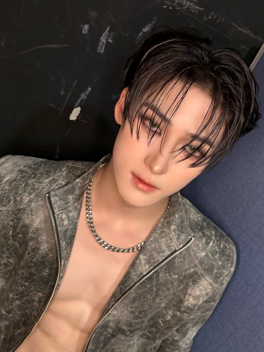 ALL(H)OURS tweet media