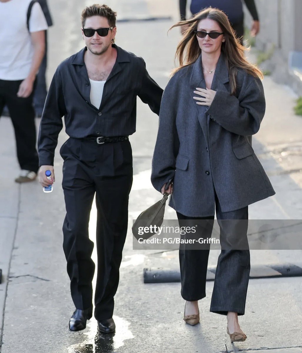 gunjan is at a dinner party tweet media