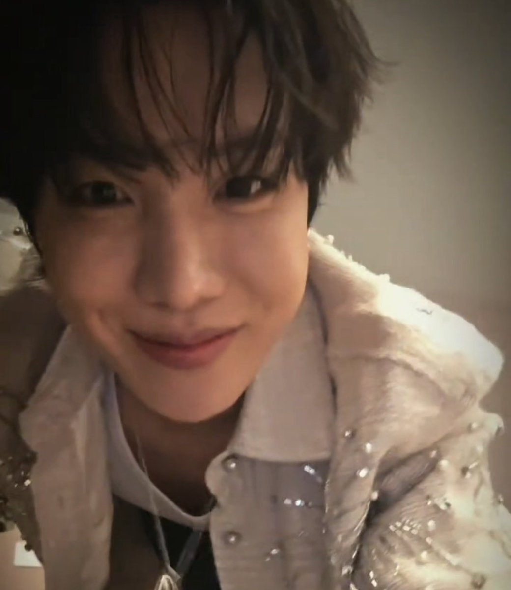 vhope love bot tweet media