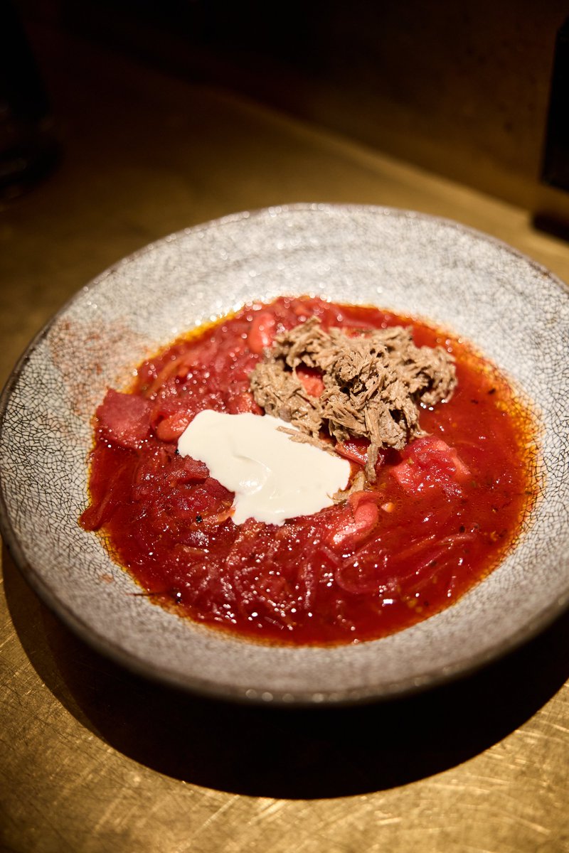 RKacinskas's tweet image. You’ve heard of cultural and sports diplomacy—but what about #BorschtDiplomacy? 

Ytd in #Prague, Amb. @Vasyl_Zvarych hosted guests over #Ukrainian borscht—using cuisine to defend identity, culture, and history.

#Borscht: more than a dish—it’s a statement.