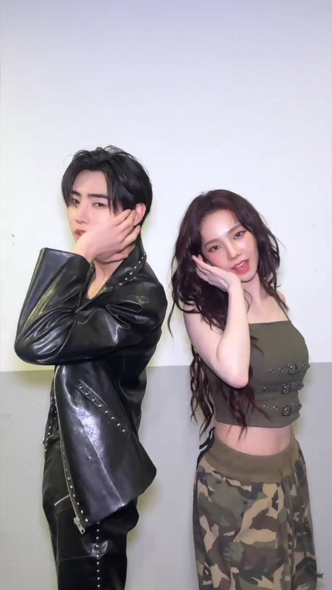 Lyraen Nyx. tweet media