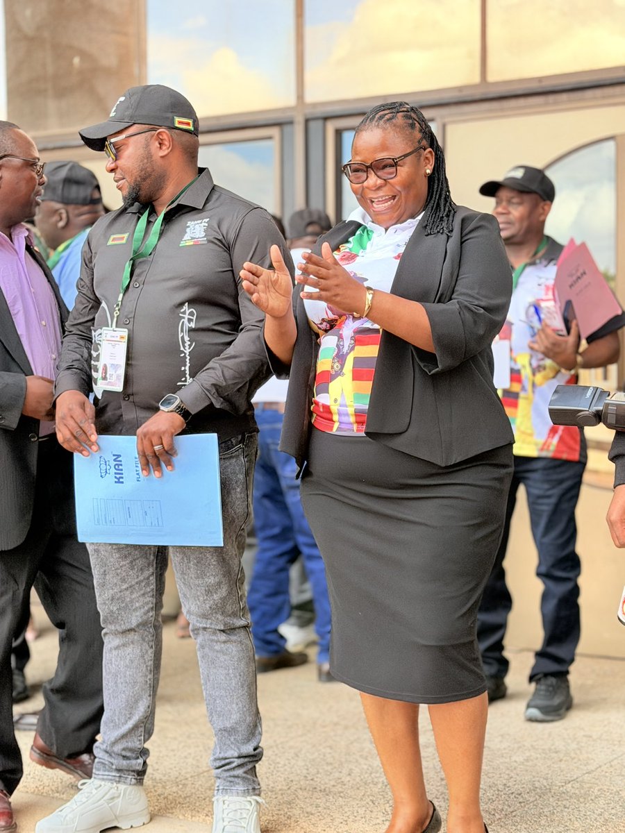 Hon Getrude Mutandi tweet media