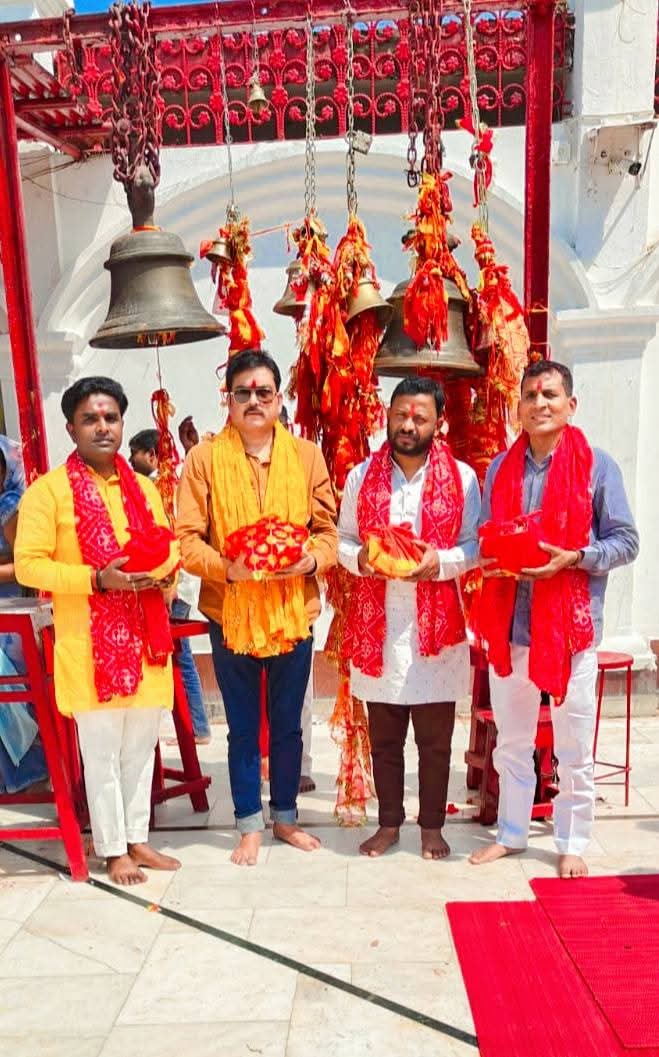 बिहार | आज चैत्र नवरात्रि के अष्ठमी पर गोपालगंज जिला स्थित प्रसिद्ध माँ #थावे_दुर्गा_मंदिर में मां के पवित्र दर्शन का सौभाग्य प्राप्त हुआ। मां भगवती से समृद्धि, सुख-शांति और जनकल्याण की प्रार्थना की। 🙏🚩 
 #JaiMataDi #thavematamandir #Bihar #Maa <a href="/AlokShukla60/">Alok Shukla</a> <a href="/bjp4balliait/">BJP Ballia</a>