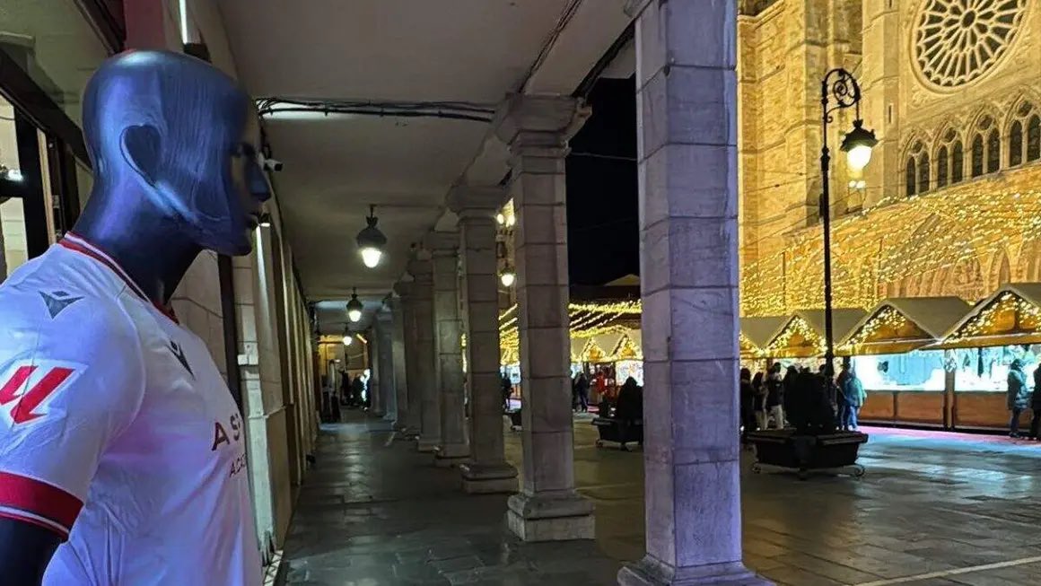 📋Cosas que NO ENTIENDO de MI CLUB🦁🤷🏽‍♂️

🤷🏽‍♂️Dar más % de entradas visitantes de las que te dieron a ti en la 1ª vuelta😒
🤷🏽‍♂️Ceder el centro; plazas y calles principales a las aficiones rivales para previas y corteos🧣🥁
🤷🏽‍♂️Que sigan permitiendo el acceso a “rdp” a ciertos