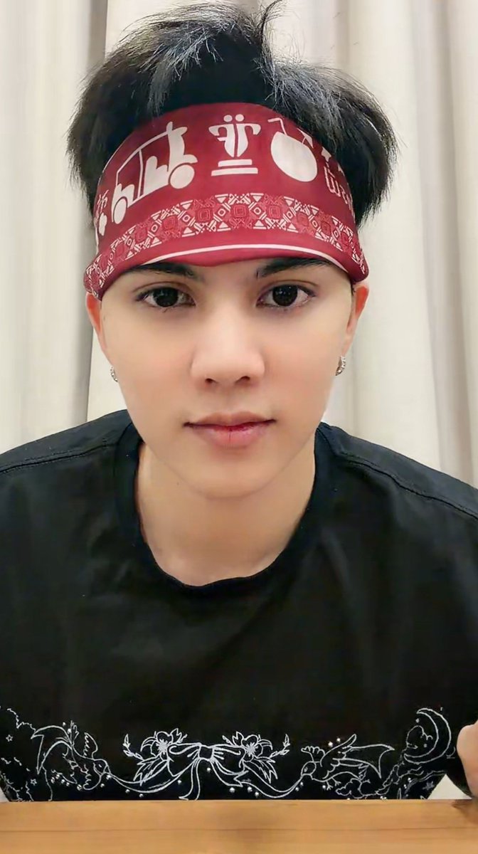 Fee's YESTERDAY 🐶🍑 tweet media