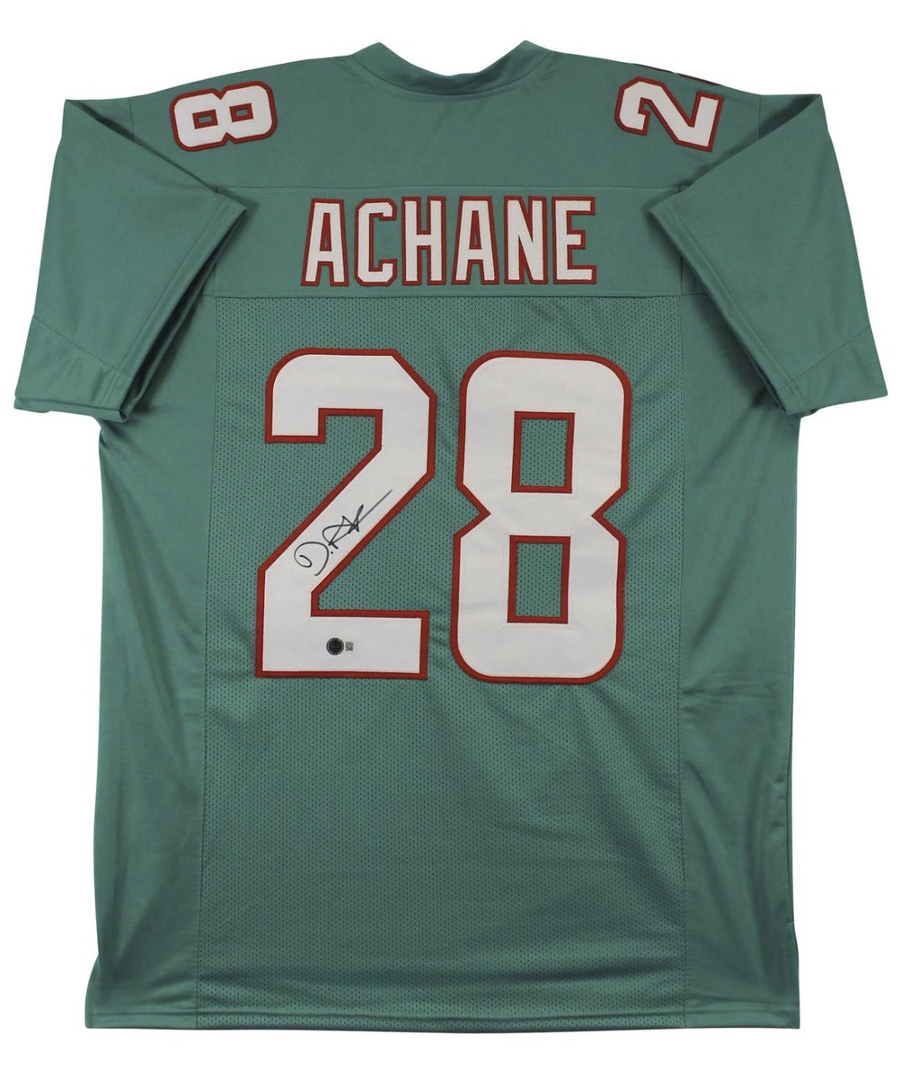 MC Collections tweet media