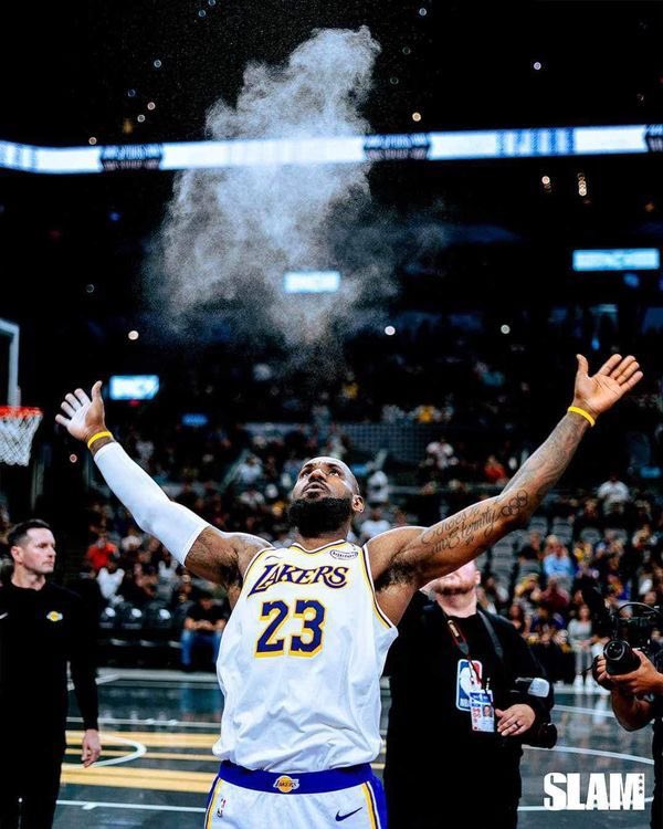 BronMuse tweet media