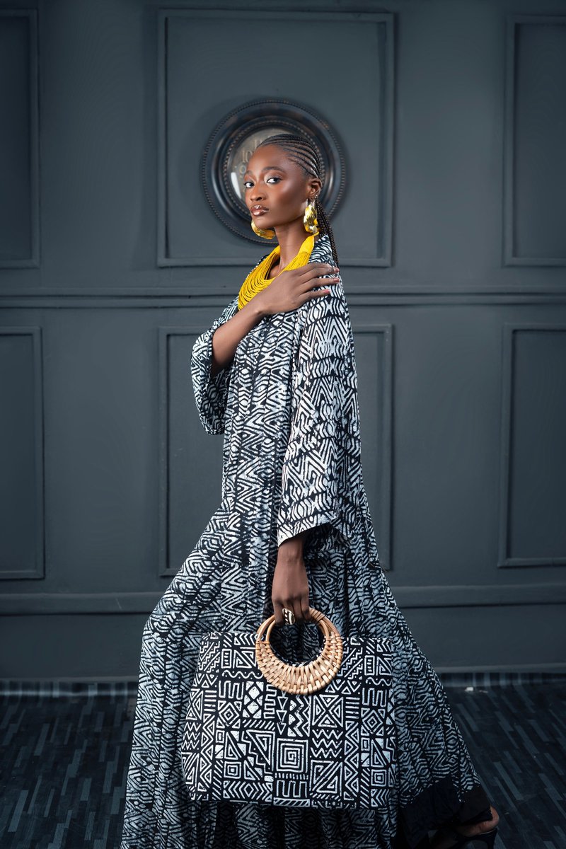 zeeomastyle's tweet photo. Product Spotlight of the Week ✨

Effortless elegance, redefined.

This stunning Adire Kimono set features a loose-fitting jumpsuit paired with a matching jacket, crafted from traditional hand-dyed Adire fabric. https://t.co/3vE9A19i9a