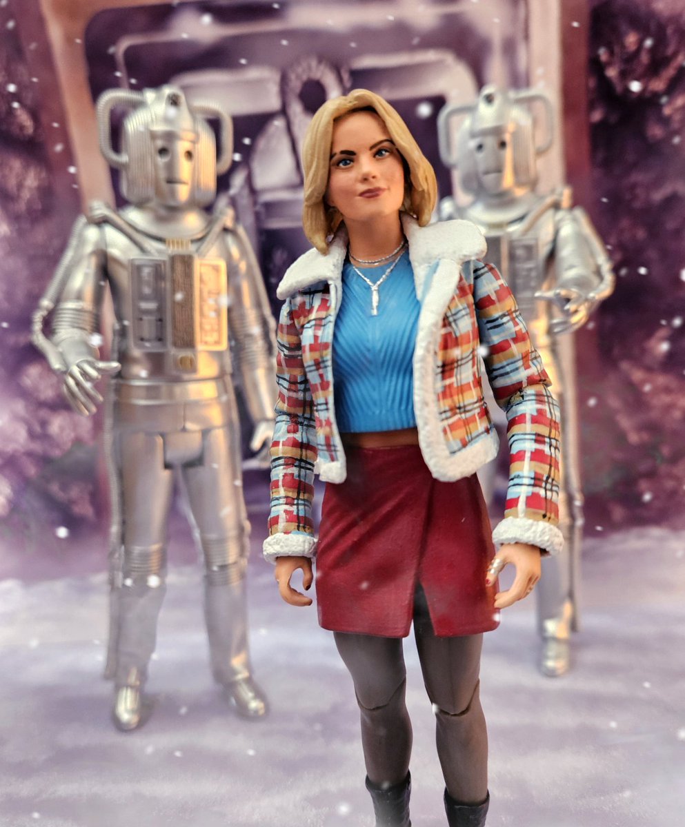 Tomfan_photos's tweet photo. “He panics too much. I mean seriously, how much trouble can I get into on a dead planet covered in snow?”
#DoctorWho #MillieGibson #RubySunday https://t.co/JJjcFrDdMY