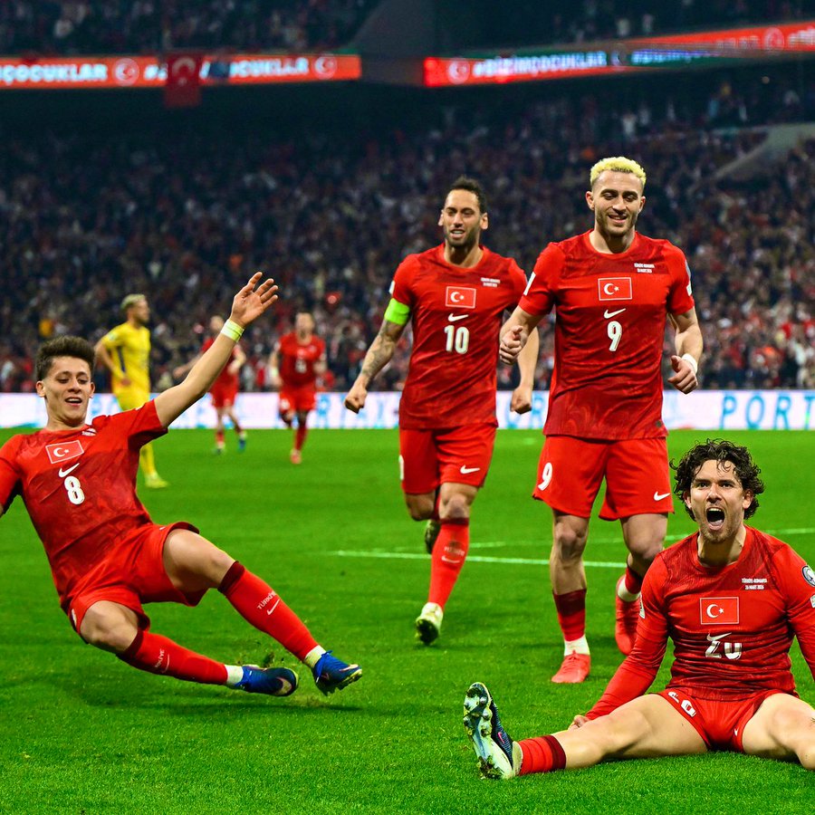 mansethabertv's tweet photo. 🇹🇷Dünya Kupası yolunda finaldeyiz! 

A Milli Futbol Takımımız, 2026 FIFA Dünya Kupası Play-Off Yarı Finalinde Romanya'yı 1-0 mağlup ederek final turuna yükseldi. Milliler, 31 Mart 2026'da oynanacak finalde Slovakya-Kosova eşleşmesinin galibiyle karşılaşacak.

#SONDAKİKA #Türkiye https://t.co/FgOvzdJmyW