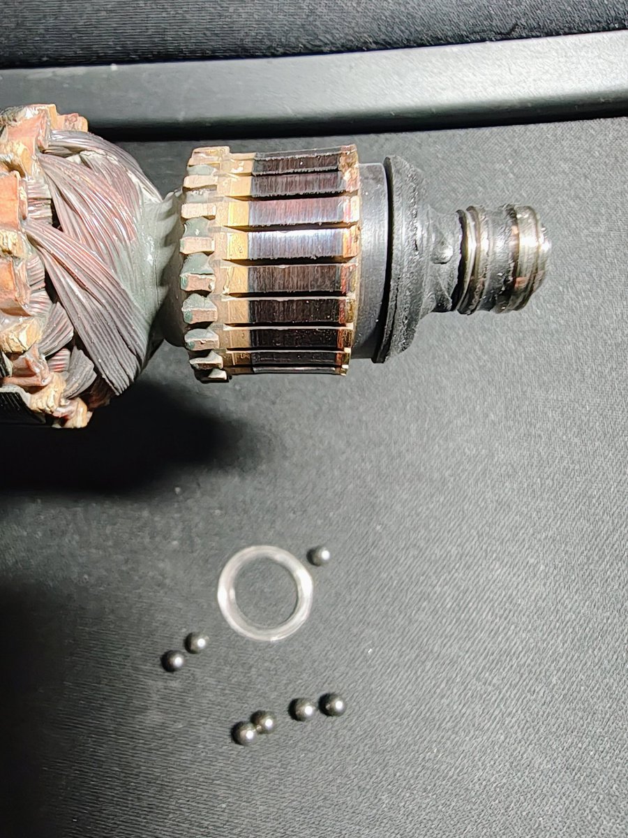 Lišák P tweet media