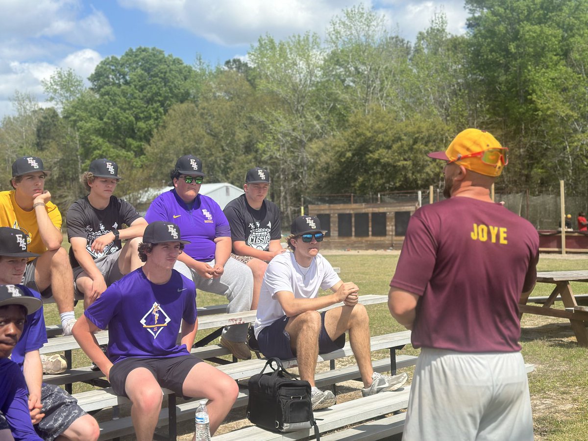 EHSVikingBSBL's tweet photo. First stop on Hilton Head trip at USC Salkehatchie- college softball game + baseball practice.

Great time with Head Coach Jeremy Joye learning about his “Cape Up” mentality.

Appreciate it, Coach! #SoundTheHorn @SalkehatchieUsc https://t.co/poXceslInv