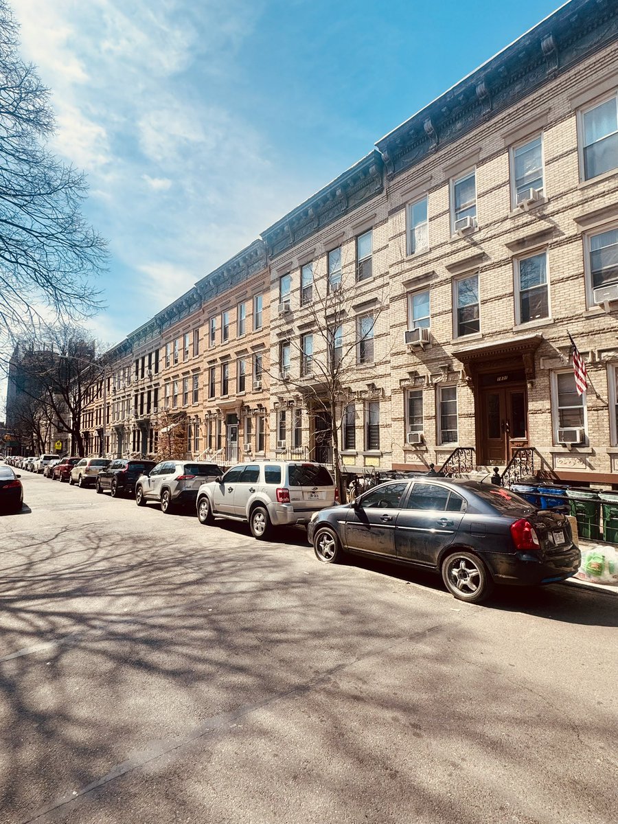 SchnepfNicholas's tweet photo. While in Brooklyn 🌼
#photography #detailoriented #quickflicks #shotoniphone #SpringIsHere #art https://t.co/g4hhB2Z8JE