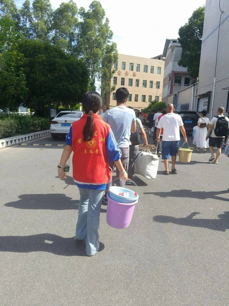 Kelly Chapman tweet media