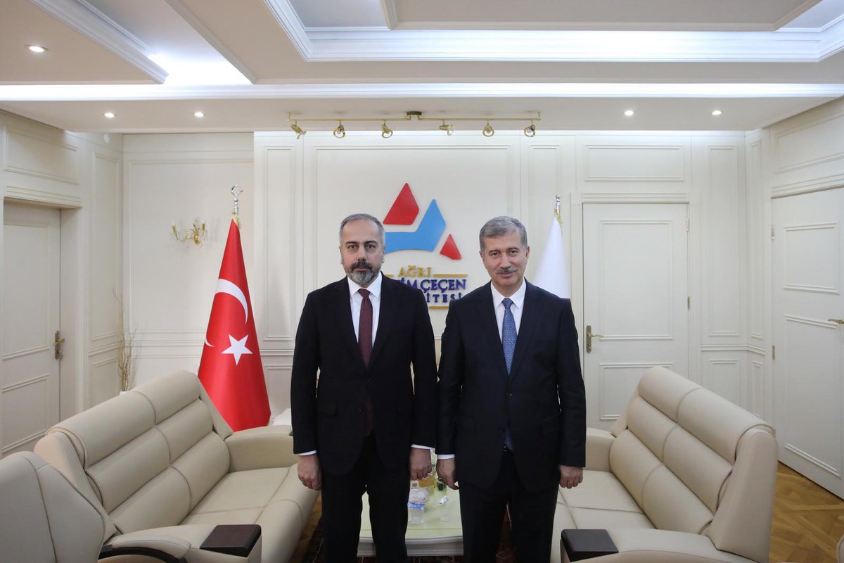 HaberVANYYU's tweet photo. Rektörümüz Prof. Dr. Hamdullah Şevli, DAKAF’26 kapsamında paydaş üniversitelerimizden Ağrı İbrahim Çeçen Üniversitesi Rektörü Sn. Prof. Dr. İlhami Gülçin’i makamında ziyaret etti. Ziyarette, DAKAF’26 hazırlıkları sürecine ilişkin değerlendirmelerde bulunularak karşılıklı görüş alışverişi gerçekleştirildi.

Gerçekleştirilen ziyarete; Üniversitemiz Denizcilik Fakültesi Dekanı Prof. Dr. Mehmet Bingöl, Mühendislik Fakültesi Dekanı Prof. Dr. Remzi Tuntaş, Ziraat Fakültesi Dekanı Prof. Dr. Murat Tunçtürk, KAGEM Müdürü Dr. Öğr. Ü. Özge Ersezer ile Kurumsal İletişim Koordinatörü Öğr. Gör. Duygu Oyman da katılım sağladı.

@hsevli
#DAKAF
#DAKAF26
#VanYüzüncüYılÜniversitesi 
#VanYYÜ