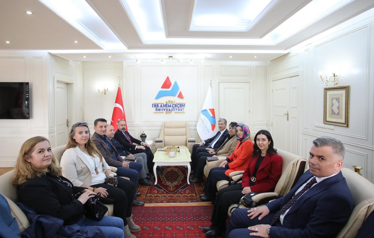 HaberVANYYU's tweet photo. Rektörümüz Prof. Dr. Hamdullah Şevli, DAKAF’26 kapsamında paydaş üniversitelerimizden Ağrı İbrahim Çeçen Üniversitesi Rektörü Sn. Prof. Dr. İlhami Gülçin’i makamında ziyaret etti. Ziyarette, DAKAF’26 hazırlıkları sürecine ilişkin değerlendirmelerde bulunularak karşılıklı görüş alışverişi gerçekleştirildi.

Gerçekleştirilen ziyarete; Üniversitemiz Denizcilik Fakültesi Dekanı Prof. Dr. Mehmet Bingöl, Mühendislik Fakültesi Dekanı Prof. Dr. Remzi Tuntaş, Ziraat Fakültesi Dekanı Prof. Dr. Murat Tunçtürk, KAGEM Müdürü Dr. Öğr. Ü. Özge Ersezer ile Kurumsal İletişim Koordinatörü Öğr. Gör. Duygu Oyman da katılım sağladı.

@hsevli
#DAKAF
#DAKAF26
#VanYüzüncüYılÜniversitesi 
#VanYYÜ