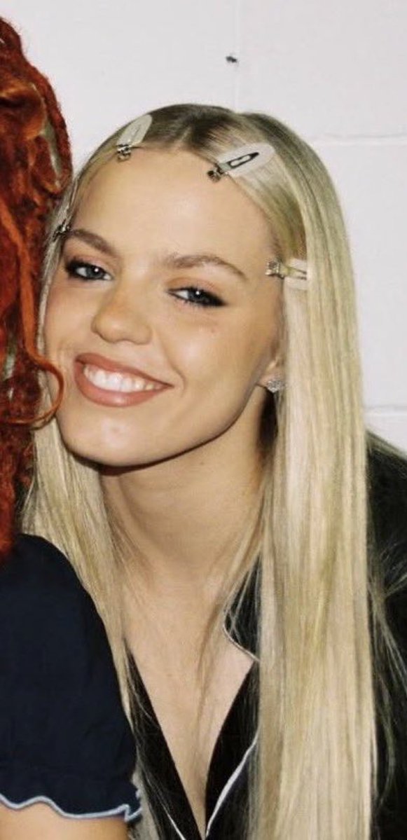 courtney | 20 ★ tweet media