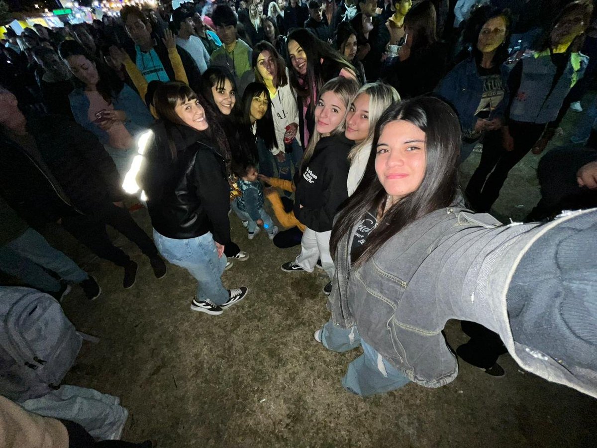 belindav_'s tweet photo. No me voy a cansar de decir, que hice para rodearme de gente buena y ademas tenerlas a ellas que no hace falta un mensaje que ya sabemos cuando hay  que estar, que no hay envidia, somos tan nosotras que es lo que nos une tanto.en las buenas siempre y en las malas más que nunca! https://t.co/93woLwg0A9