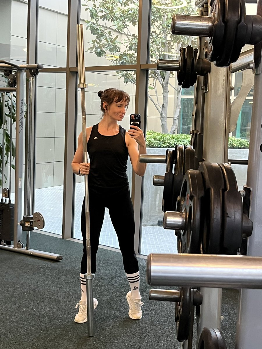 Выгораня tweet media