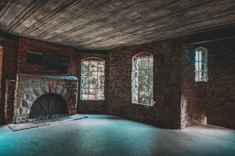 haunted_us's tweet image. Ohio’s unfinished castle is now home to countless unexplained events 👻

Squire’s Castle is an empty mansion foundation outside of Cleveland. But its original owners may haunt the husk of their former manor home! 

Read all about it on Haunted US: hauntedus.com/ohio/squires-c…