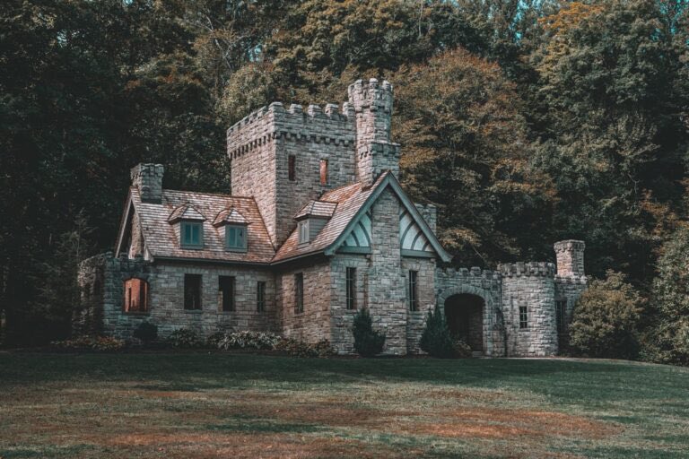 haunted_us's tweet image. Ohio’s unfinished castle is now home to countless unexplained events 👻

Squire’s Castle is an empty mansion foundation outside of Cleveland. But its original owners may haunt the husk of their former manor home! 

Read all about it on Haunted US: hauntedus.com/ohio/squires-c…