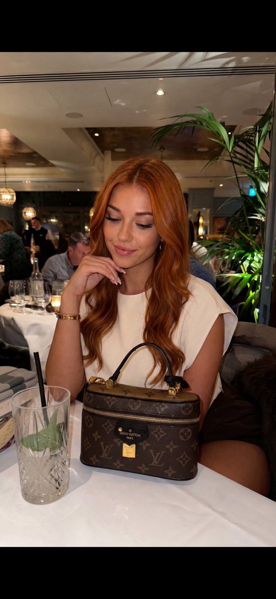 Scarlett Sinclair tweet media