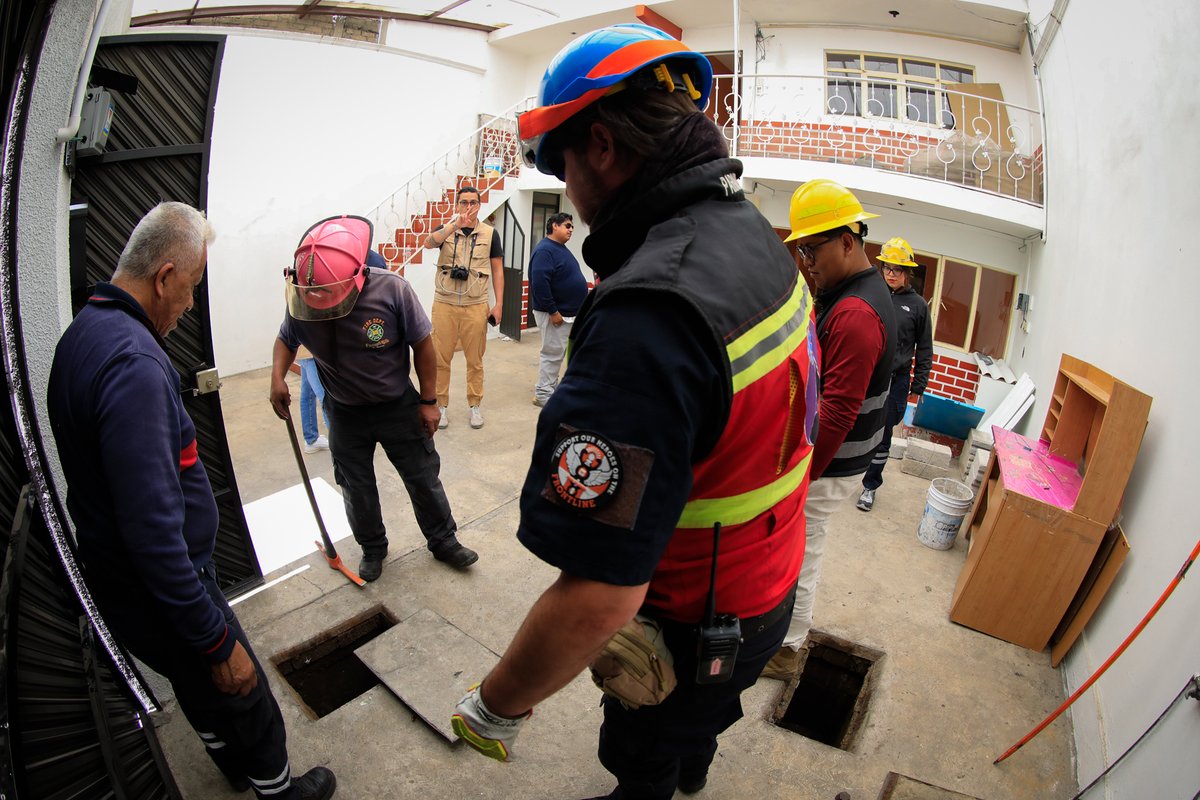 isaacsolar's tweet image. Atendemos de inmediato el socavón en la colonia #BenitoJuárez.
Protección Civil y Obras Públicas trabajan en la zona con estudios técnicos para garantizar una solución segura y definitiva.
La prioridad es proteger a las familias naucalpenses. 
#AquiGobiernaLaEsperanza #Naucalpan