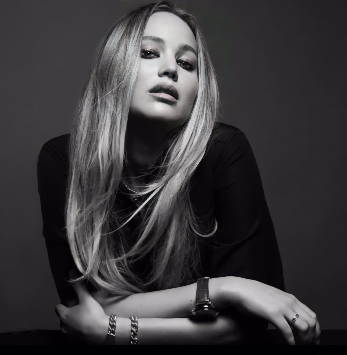 Jennifer Lawrence Source tweet media