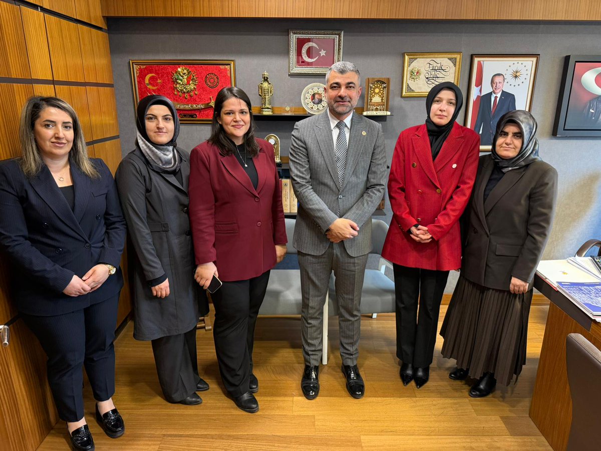 Kıymetli İl Kadın Kolları Başkanlarımız ile birlikte; Mardin Milletvekilimiz Sn.Faruk Kılıç'ı ziyaret ettik.

Nazik kabulleri ve samimi sohbetleri için kıymetli vekilimize teşekkür ediyorum.