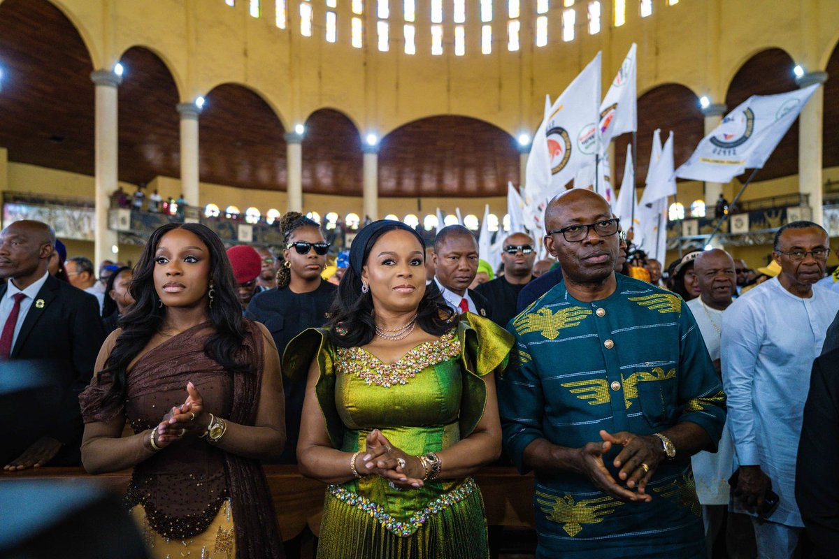 adaorasoludo's tweet photo. Gratitude 🙏🏾
Photos from the thanksgiving mass to celebrate the election and second term inauguration of my incredible dad @CCSoludo!
May Anambra Continue to Win!
#Anambra #soludosecondterm #soludosolution https://t.co/FeqqPPh9qN