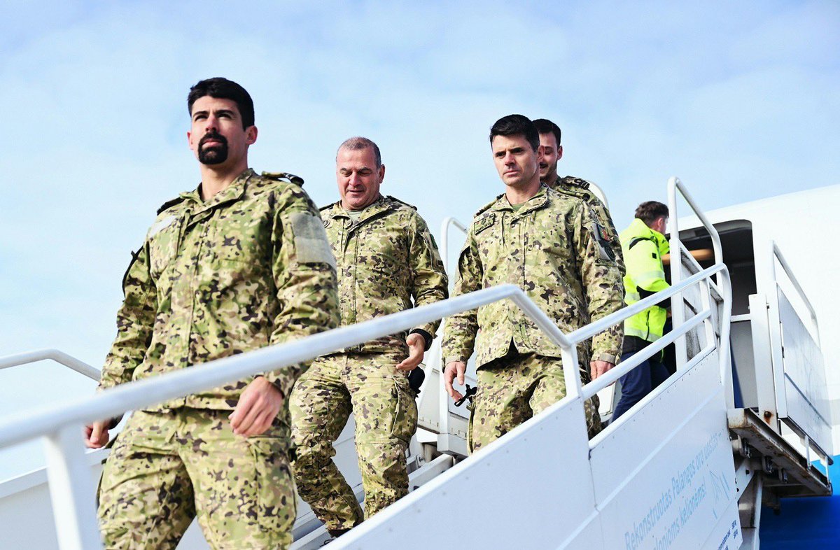 LTU_ArmedForces's tweet image. Portuguese Marines arrived in #Lithuania for their 9th NATO rotation — the first led by the Lithuanian Navy. The mission focuses on interoperability, readiness, and joint exercises, reinforcing @NATO’s deterrence and regional security in the #Baltics.

Bem-vindos à Lituânia! 🇱🇹🇵🇹