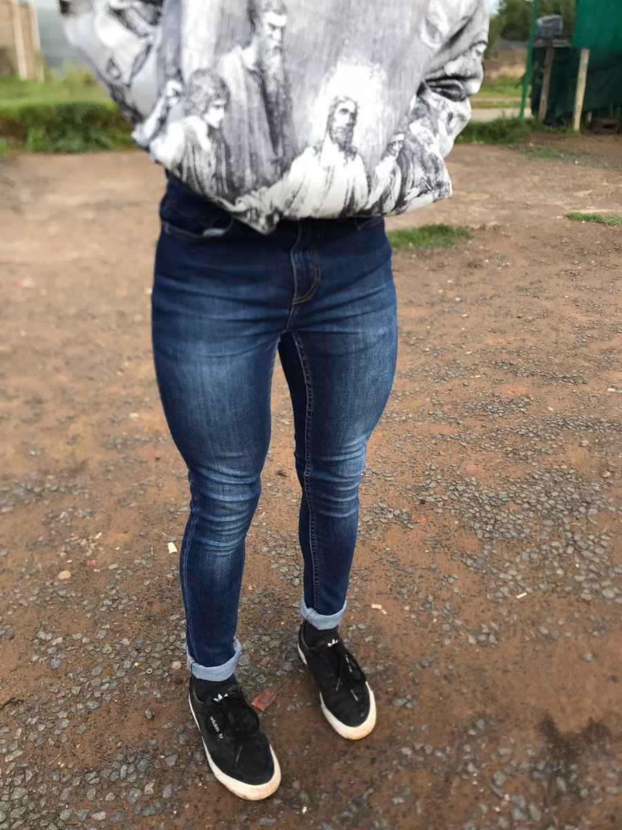 _tumiisang_'s tweet photo. Thick thighs🦵🫰 https://t.co/cdCD2YLOi9