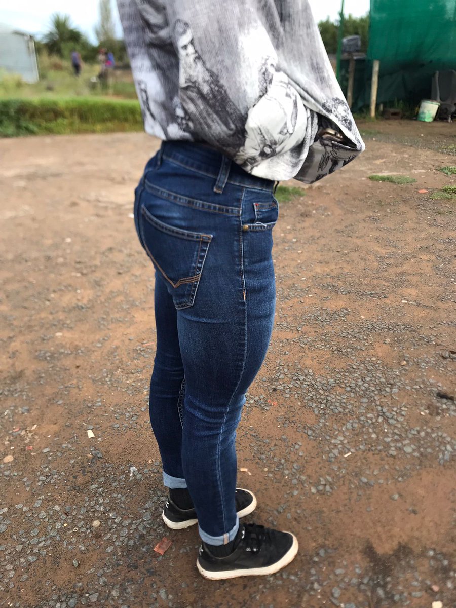 _tumiisang_'s tweet photo. Thick thighs🦵🫰 https://t.co/cdCD2YLOi9
