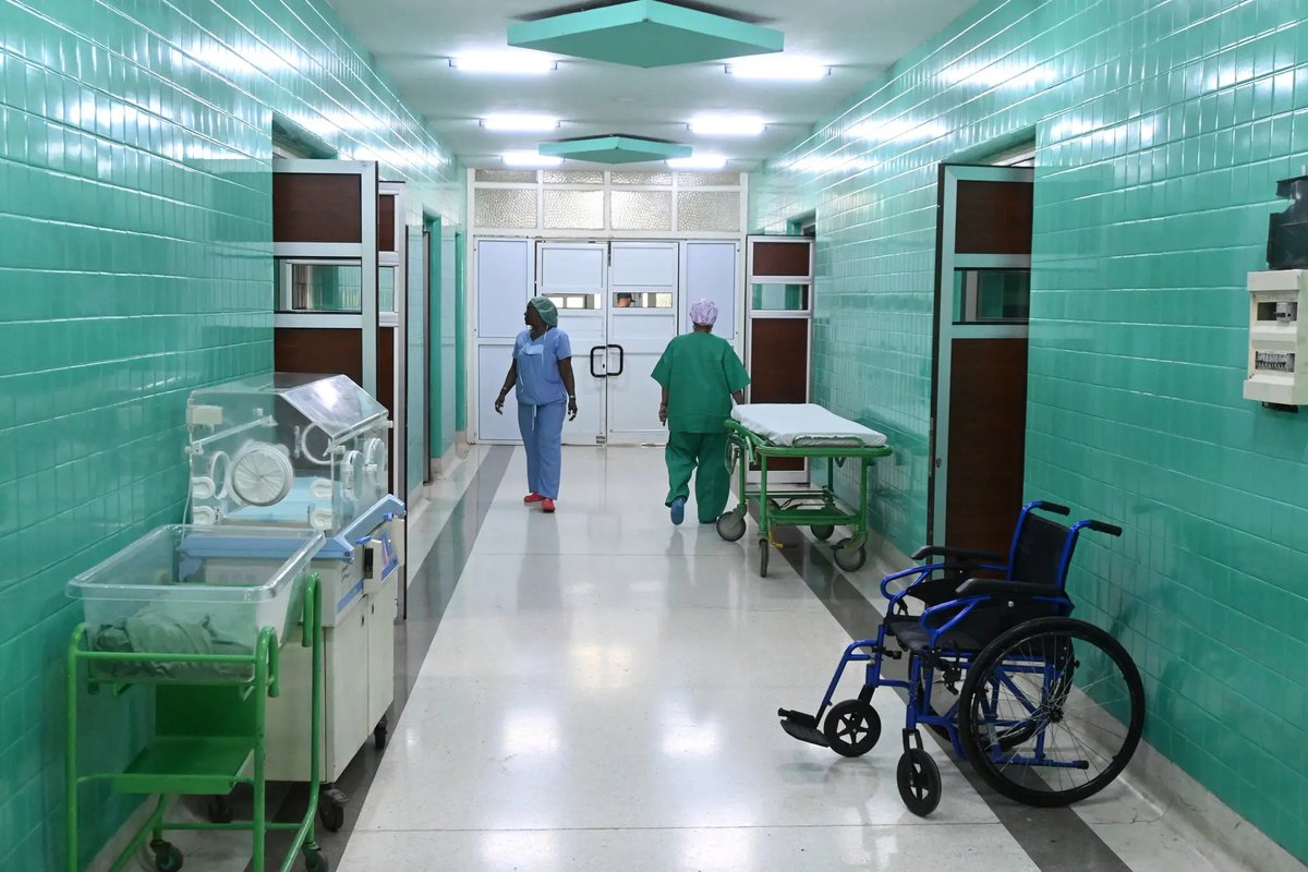 EmbaCubaUS's tweet photo. 🇨🇺🏥 @nytimes Cuban Patients Are Dying Because of U.S. Blockade, Doctors Say

"Jorge Pérez Álvarez, a 21-year-old, suffers from a genetic disease preventing his lungs from pumping air on their own. He needs a ventilator at all times to keep breathing.

His ventilator’s backup battery is supposed to last more than a day, but that has been tested repeatedly in recent weeks, including three nationwide outages that each pushed up against its limits. And with the power out for hours every day, there is hardly enough time to recharge it.

The U.S. oil blockade on Cuba is crippling Cuba’s universal health care system, a state institution once considered a triumph for a poor nation, now struggling to provide basic care."

📸Jorge Luis Baños

https://t.co/MLjDucHqlS
