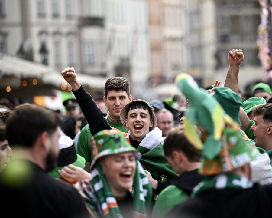 TheFilthReport's tweet image. All the best tonight to #Wales #Ireland #NorthernIreland.  Massive night ahead. 🇬🇧😉👊💥

🇬🇧 Britify.net | Bit.ly/checkourstore
