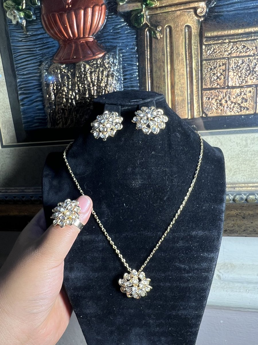 fine fingers,SharifaBites&Bling (Mrs) tweet media