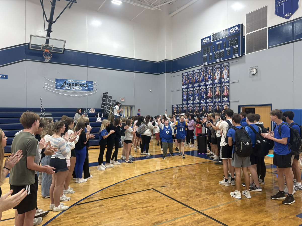 R7principal's tweet photo. What a great day during advisory at Jefferson High School! Our Unified Basketball game was a huge success thanks to our amazing students who helped plan, prepare, run, & compete in the event. Proud of the teamwork, leadership, & fun that was on display today!#JayUp https://t.co/6GG60pS3hn