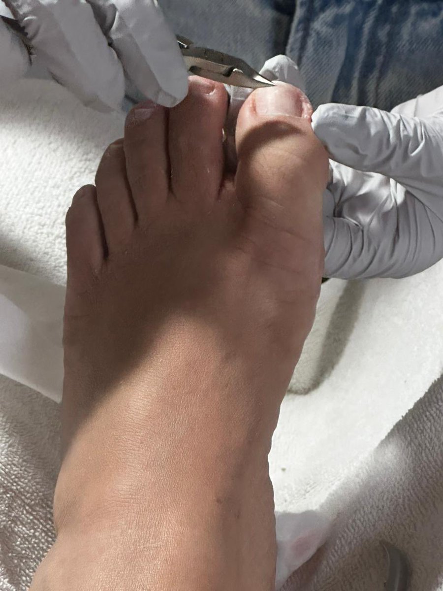 RLamenda20803's tweet photo. I love it when I take care of my feet 👣❤️
And remember, honey, if you want to buy your photos, send me a message.
#feetfetısh #feetworshi̇p #feeet #feet_pic https://t.co/BLfI9F14FA