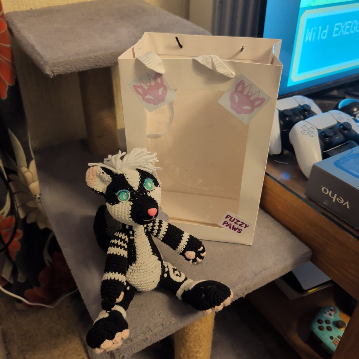 TrixySkunk's tweet photo. My plushie from @fuzzypawscrafts arrived and I'm in love with it 😭 https://t.co/lK1HEVDSeI