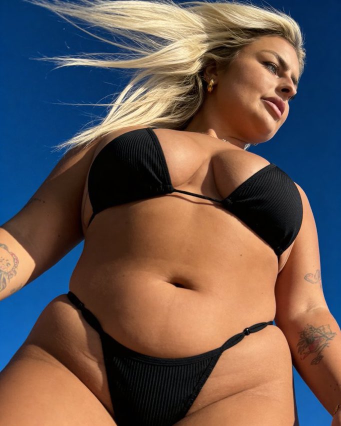 Big white mommy 🤍 tweet media